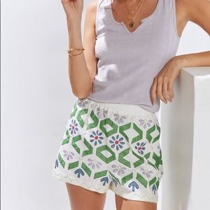 Anthropologie Daisy Embroidered shorts Size Large